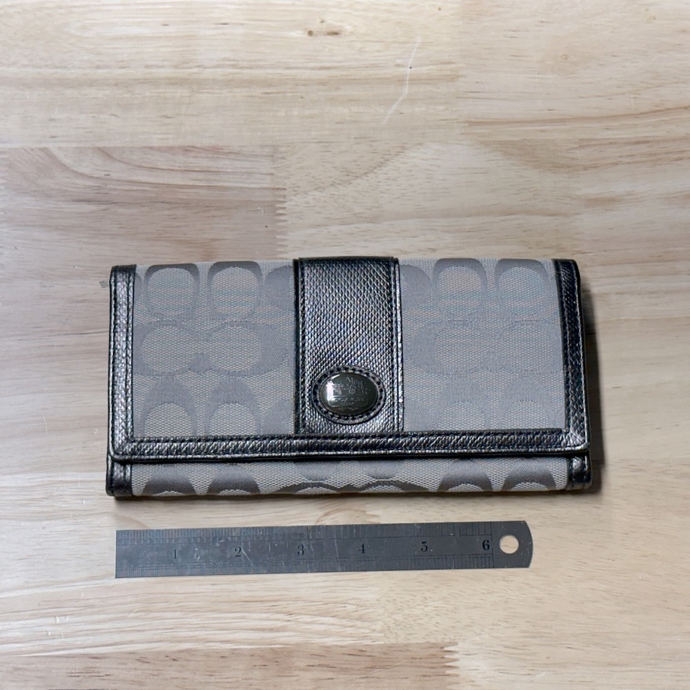 NWOT Coach Full Sized Snap Wallet